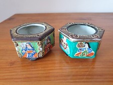 Deux pots à encens brule