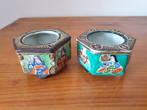 Deux pots encens - deux, à