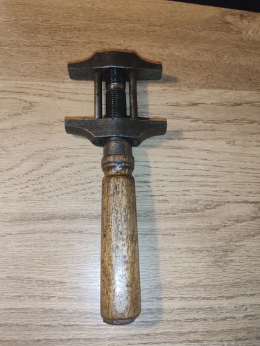 Ancienne clé à molette - ,