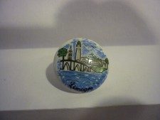 pin s en porcelaine LIMOGES broche badge  gare limoges signé lazeyras