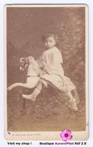 Enfant sur jouet - enfant, tricycle