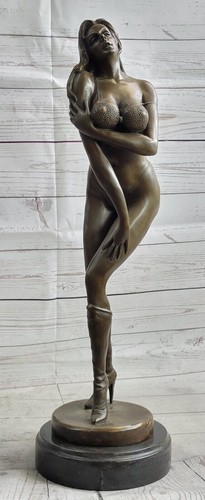 Statue bronze provocative - statue, en