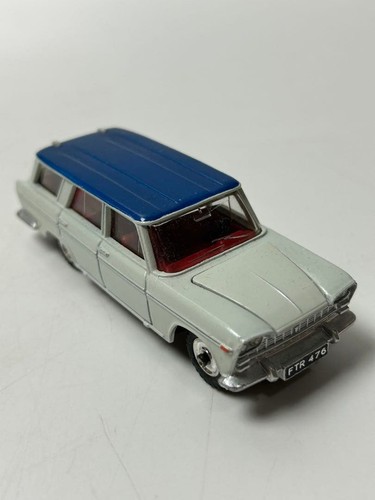 Dinky toys fiat 2300 - toys, station