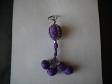 PORTE CLÉ PASSEMENTERIE MAROCAINE GROSSE BOULE AVEC 4 PETITES BOULES VIOLETTES