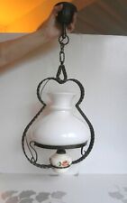 Lustre suspension vintage en fer forgé, globe verre blanc et céramique TBE n°5