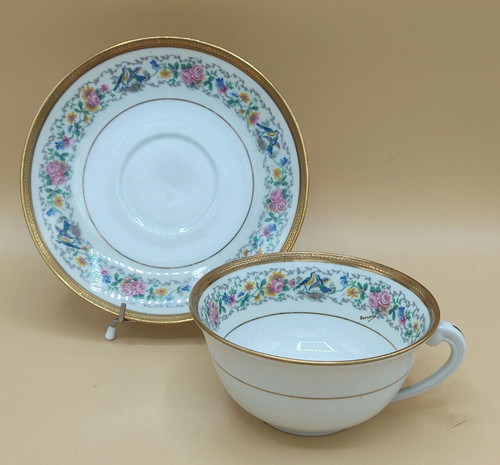 Grande tasse ancienne