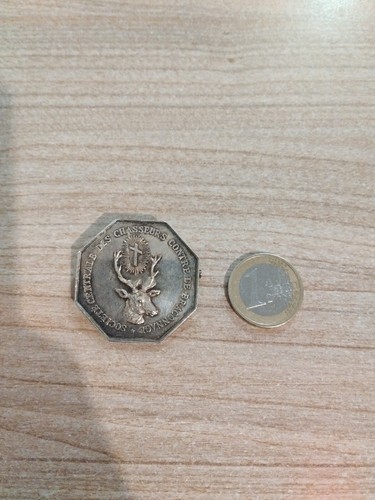 Belle médaille montée - belle, en