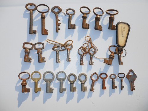 Lot anciennes cles - 26,
