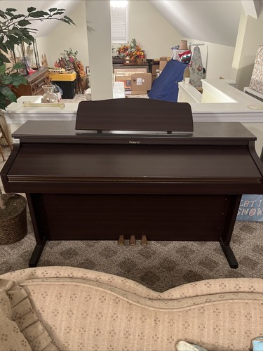 Roland 107 digital piano - piano,