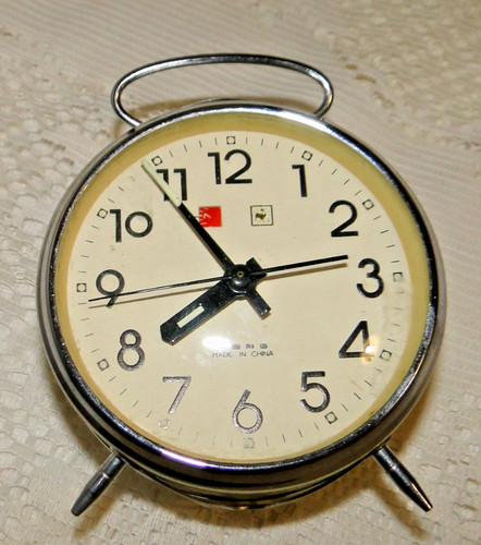Réveil ancien mécanique rond