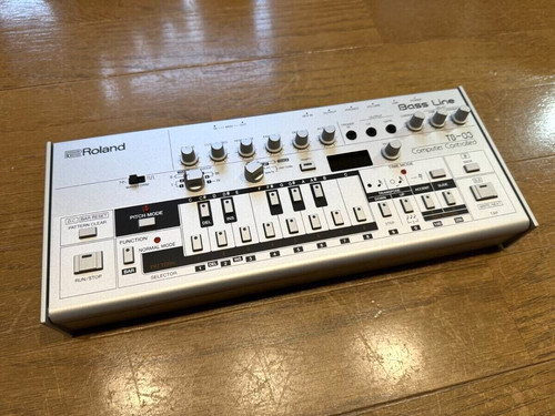 Synthétiseur roland 03 - synthétiseur, tb-03