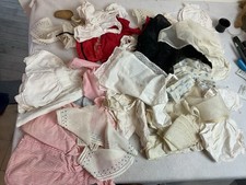 LOT DE  VÊTEMENTS ANCIENS POUR POUPÉE ROBES CHAUSSURES Années 60