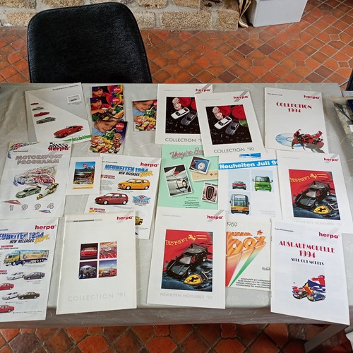 Lot catalogues dépliants - et,
