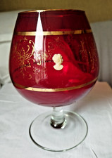 Très gros verre à pied dans