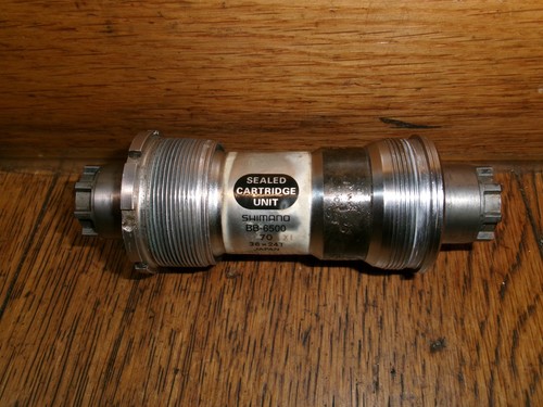 Boitier pédalier shimano - pédalier,
