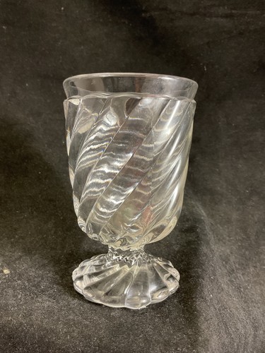 Gobelet sur pied cristal - pied,