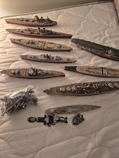 Lot de 8 maquettes de bateaux