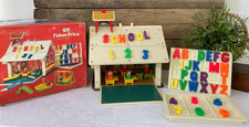 925⚜️ Antique Fisher Price 923 Play Family School and Bell School Toy