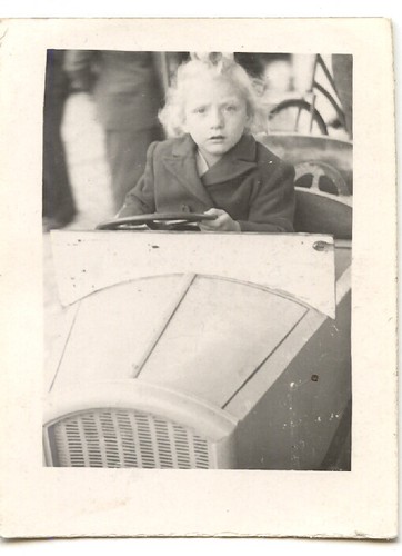 Little girl flying - ,