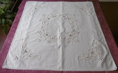 Nappe entourée une - entourée, d'une
