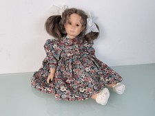 Poupée d'artiste en vinyle