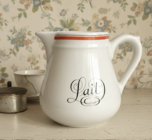 Rare pot lait porcelaine - -, à