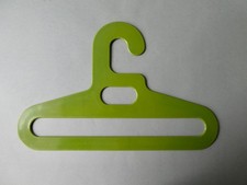 cintre en plastique coloré