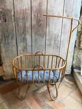 Berceau en bois de bambou et