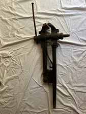 Très bel étau de forgeron 19ème siècle. 1m07 de haut, 47 cm de large. 50kg. 