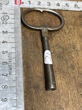 Clé d'horloge pendule remontoir ancien en fer  Cle Carré De 4 mm . Réf. N.13