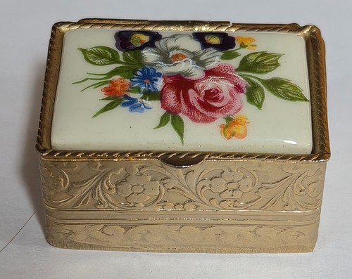 Ancienne petite boîte - petite,