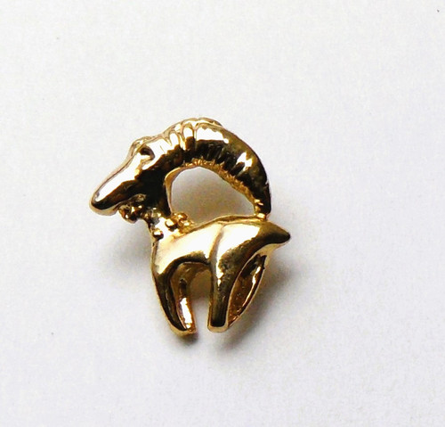 Pin doré bouc - pin's,