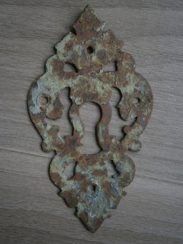 Entrance plate lock wrought
