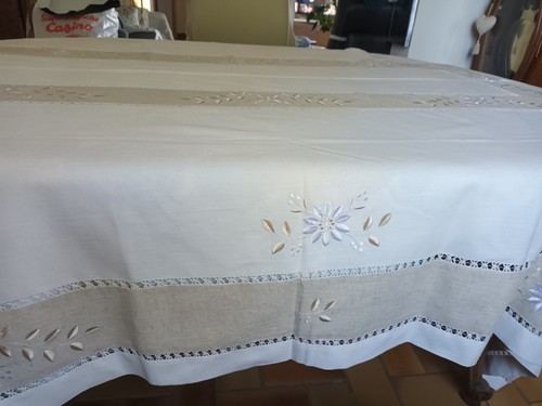 Nappe brodée serviettes - et,