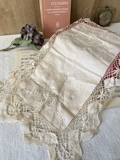 Napperon ancien brodé main