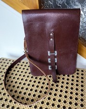 Sacoche et porte carte en cuir