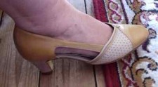 chaussures vintage beige et