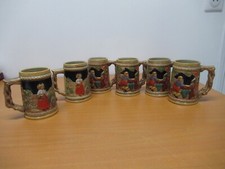 6 CHOPES À BIÈRE EN CÉRAMIQUE DÉCOR EN RELIEF