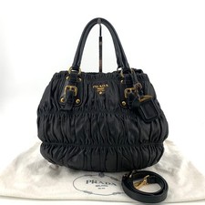 Prada Sac à main et tote en