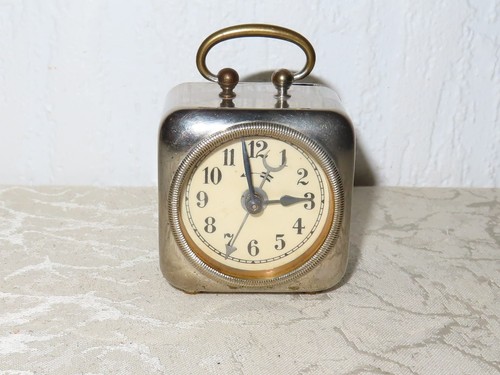 Ancien réveil horloge - ancien,