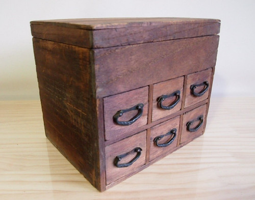 Mini armoire japonaise
