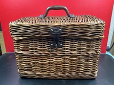 Rare Panier à Pique - Nique en Osier ancien avec fermetures et poignée fer