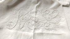 Drap en lin monogrammé MT