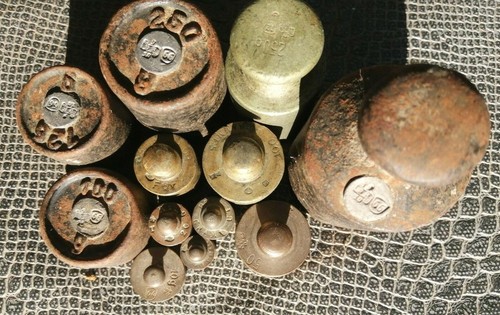 Lot anciens poids - lot, balance