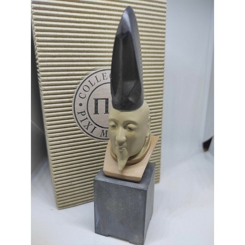 Figurine pixi museum - , brûle