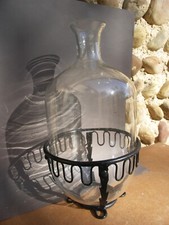 Dame Jeanne bouteille bonbonne ancienne verre soufflé bullé support métal labo