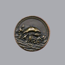 Antique button, late 19°, 33mm, stamped metal, birds under umbrella