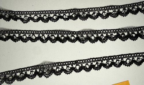 Dentelle ancienne fine - -,