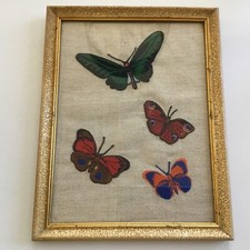 Ancien cadre papillons brodés