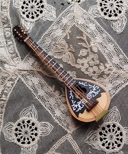 mandoline miniature poupée